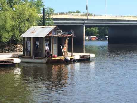 La Crosse WXOW: 2 art students take journey in shantyboat on Mississippi