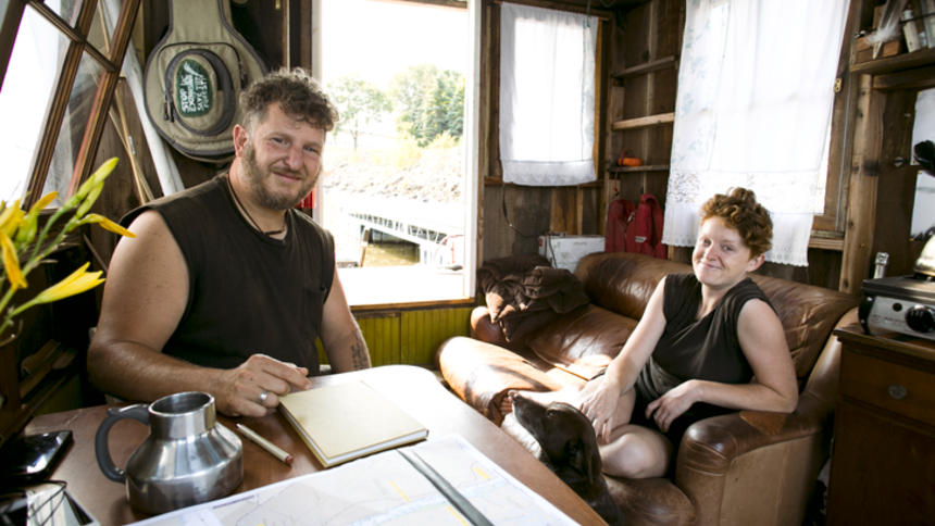 Hastings Star Gazette: California artist in shantyboat stops in Hastings during Mississippi River tour