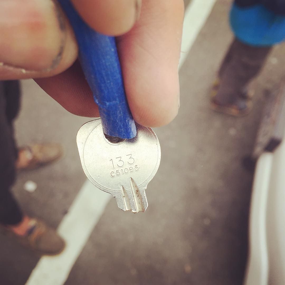 What happens when the Shantyboat key breaks off in the ignition