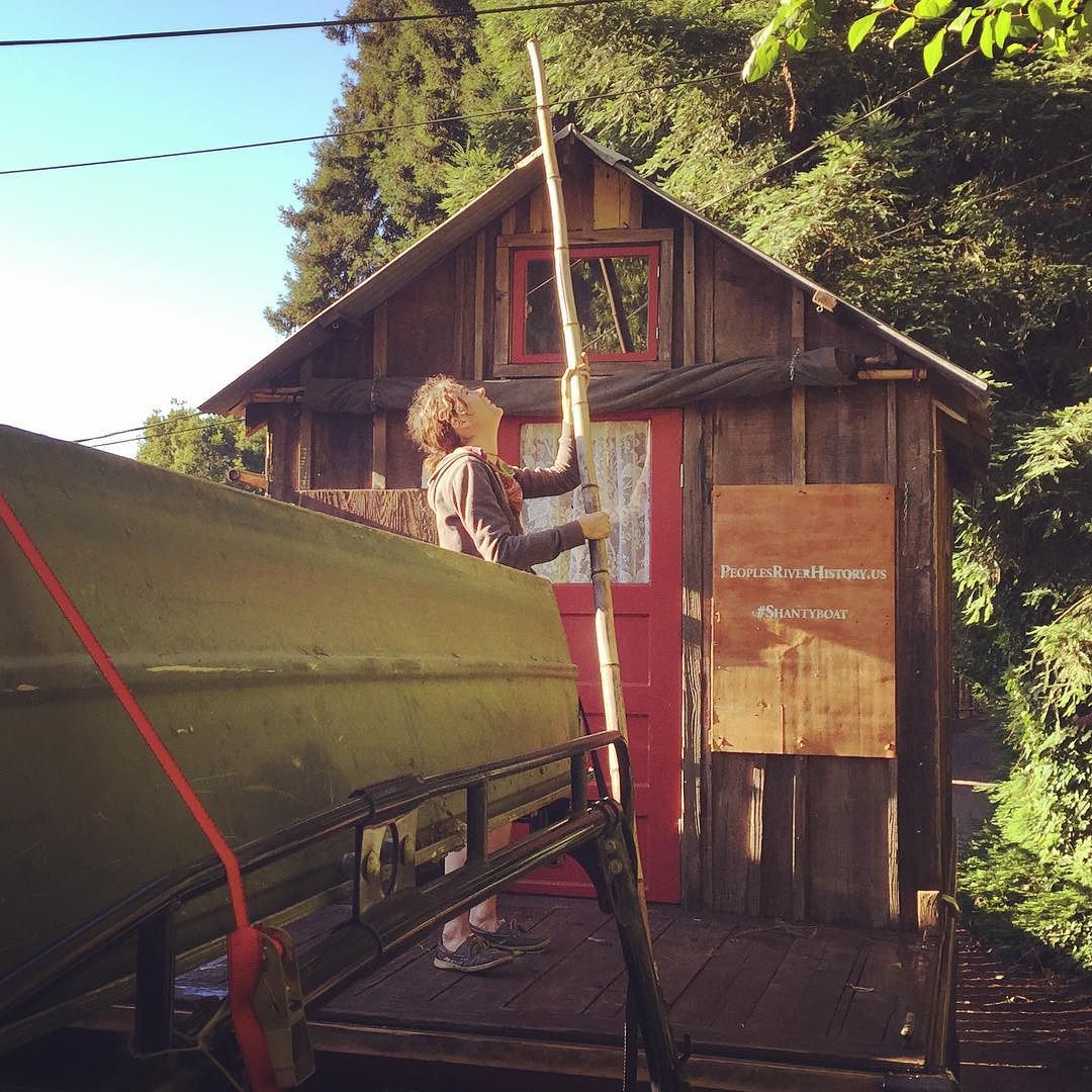 Leaving Felton with the #Shantyboat requires us to push up low-hanging wires.