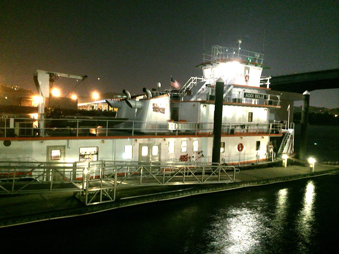 Addi Belle tug docked in Chattanooga