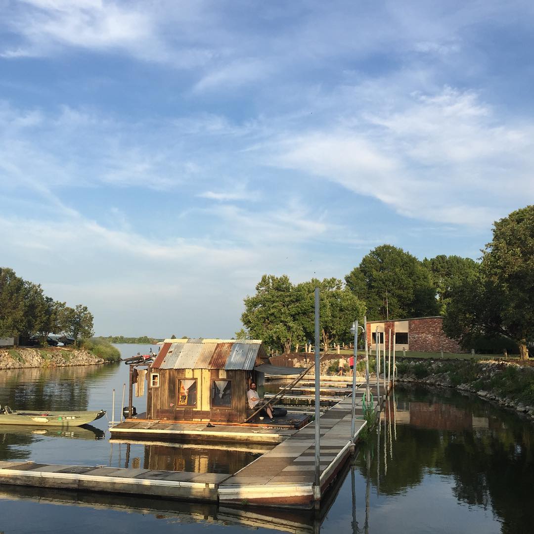 Shantyboat at Brickyard Landing Marina