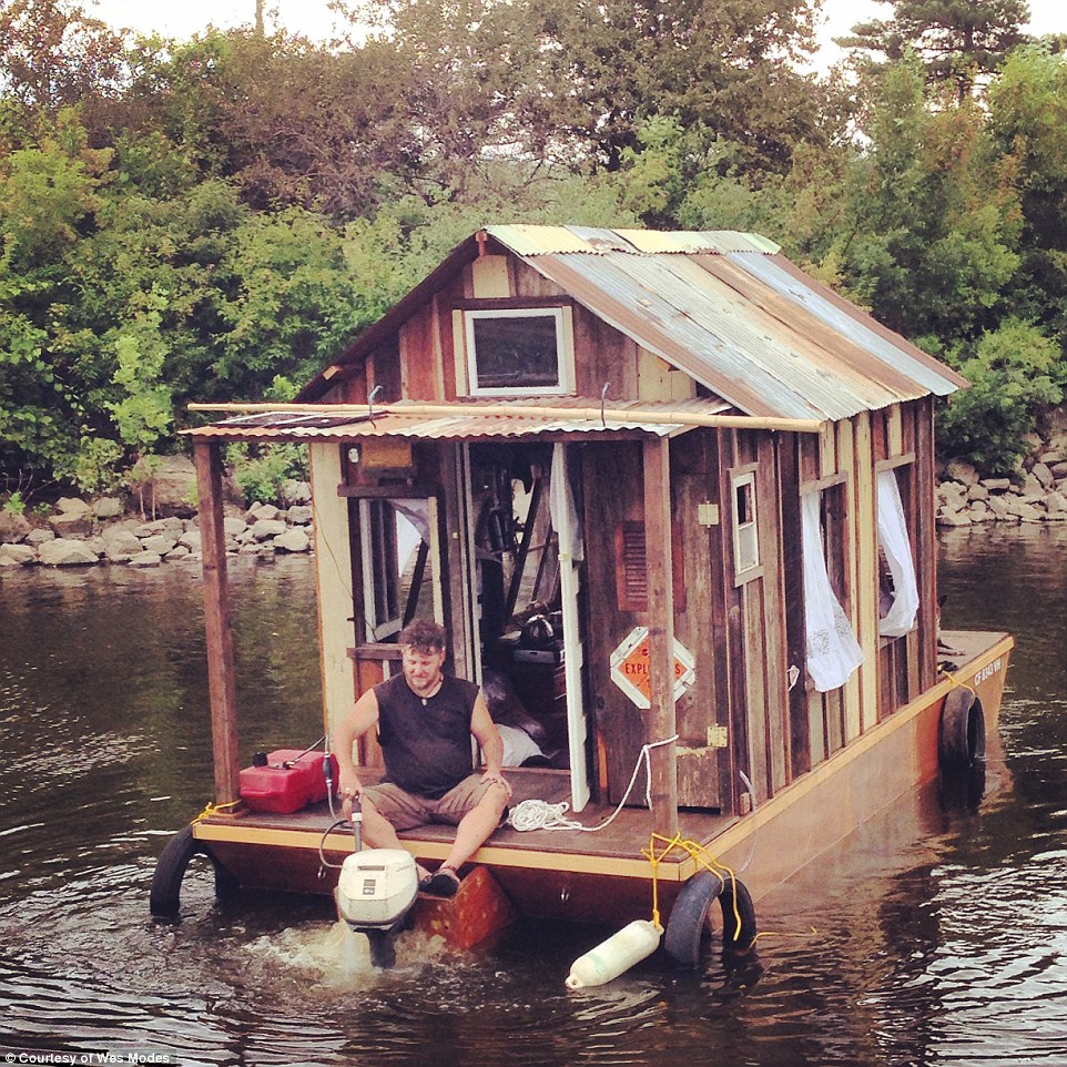 UK DailyMail: Could you live on a ‘shantyboat’? Artist calls this tiny homemade floating shack home as he journeys around the Tennessee River