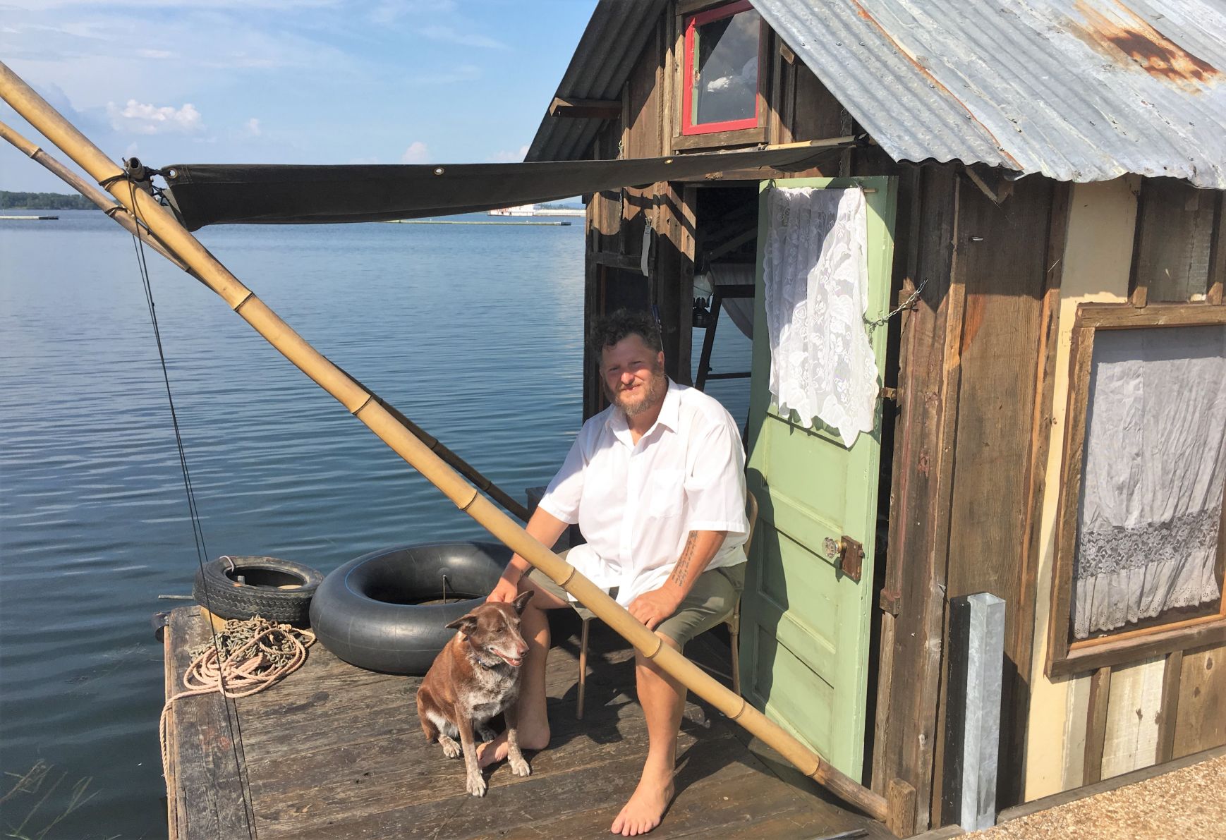 Guntersville Gleam: He’s running the river in a shanty boat