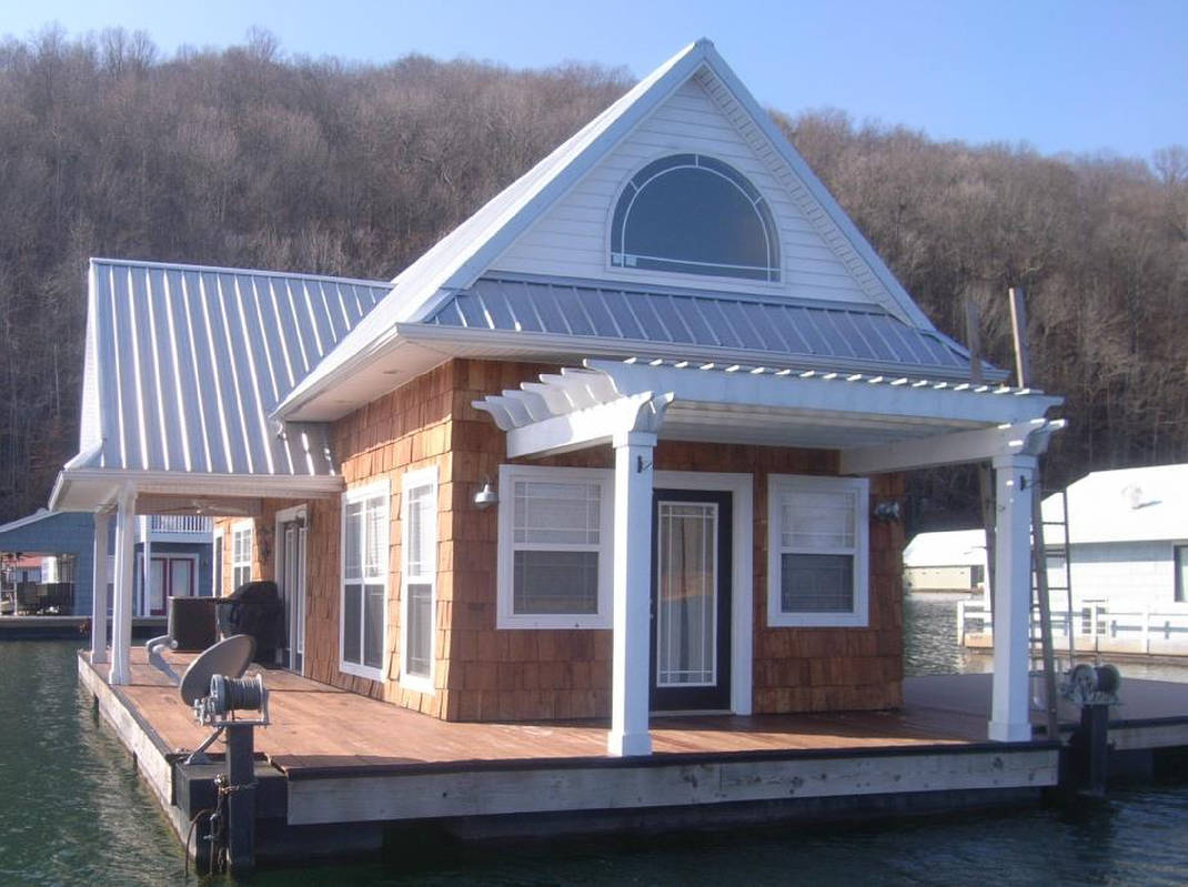 TVA bans new floating homes, but allows existing homes to stay