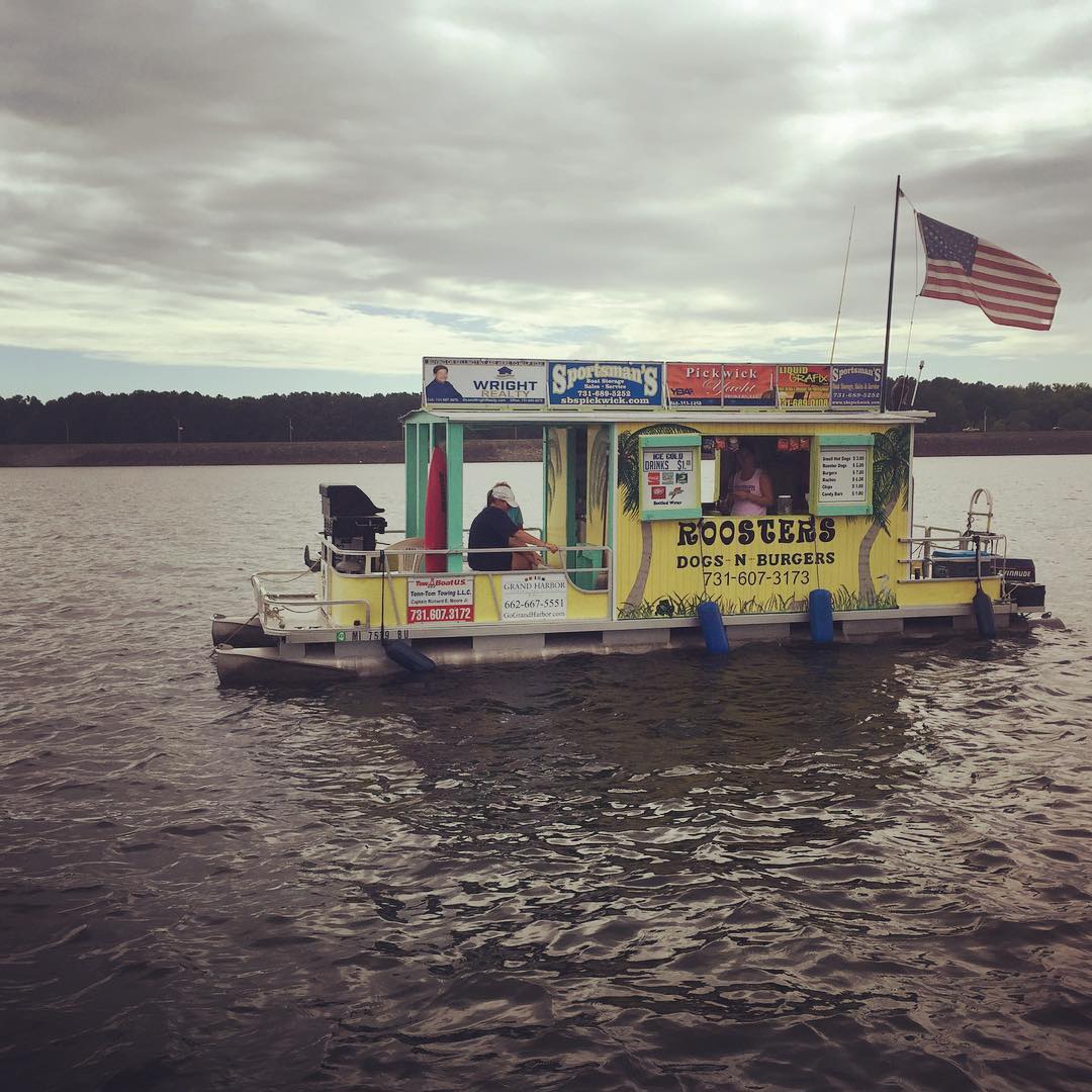 Rooster’s Dogs & Burgers surrounded by hundreds of boats attending a strange boat-in only concert in Northern Mississippi