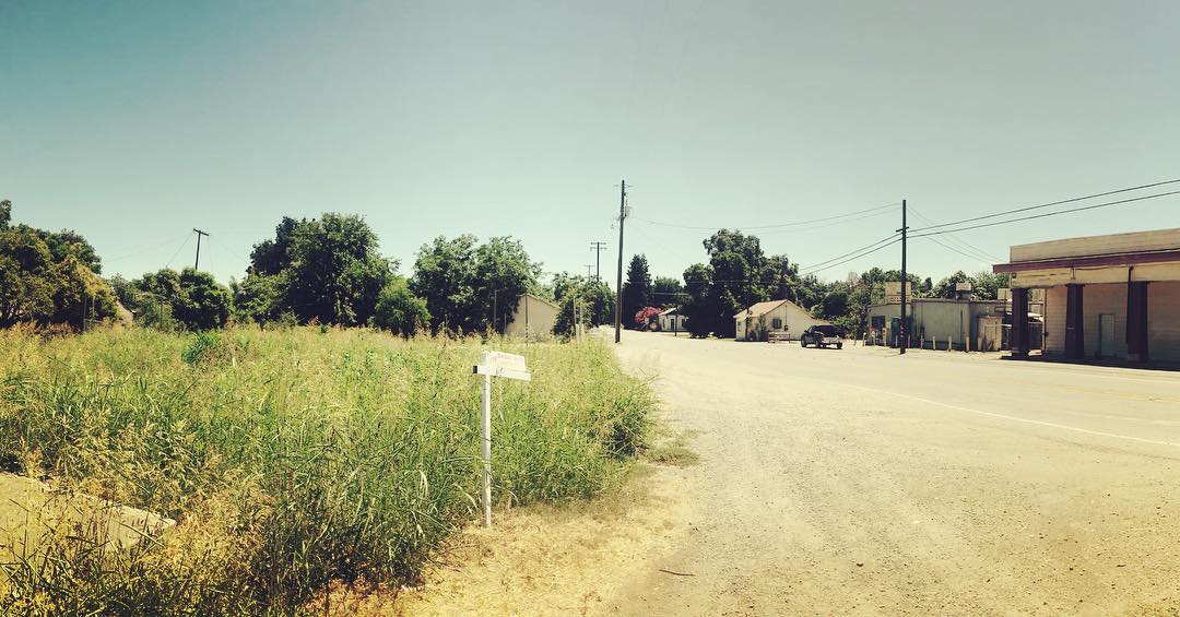 The hot dry dusty town of Grimes reminds me of where I grew up with my grandparents