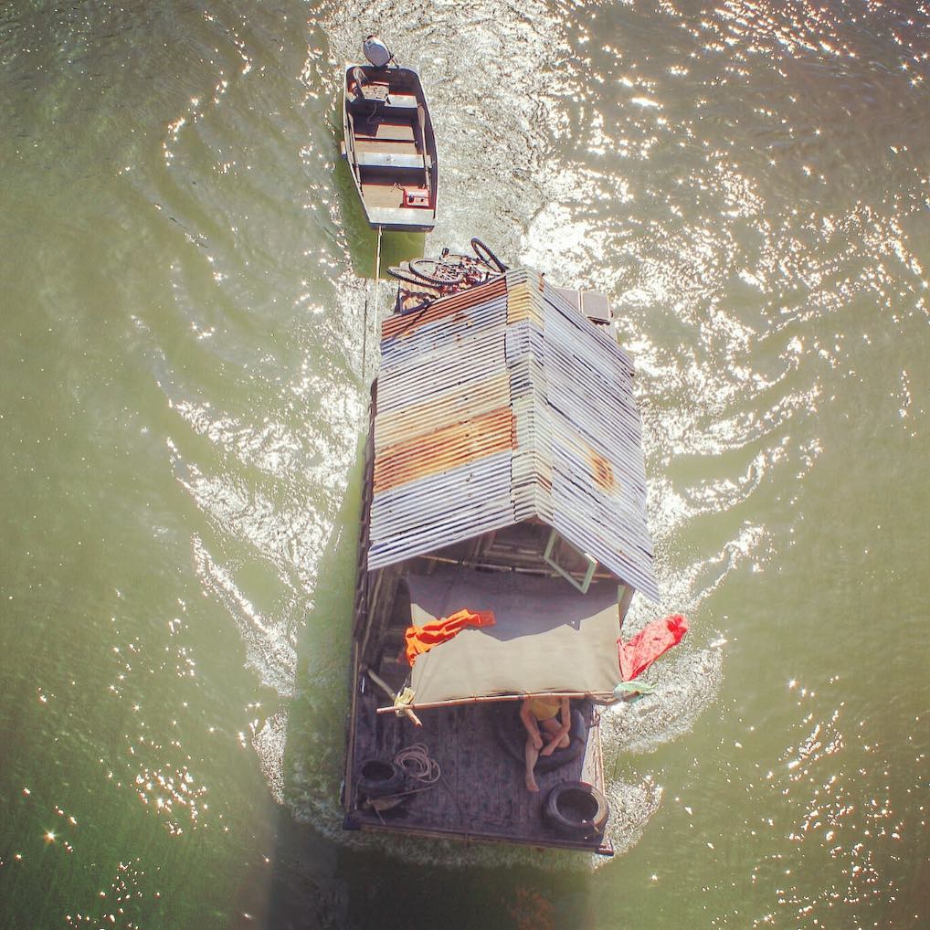 Shantyboat leaves Colusa