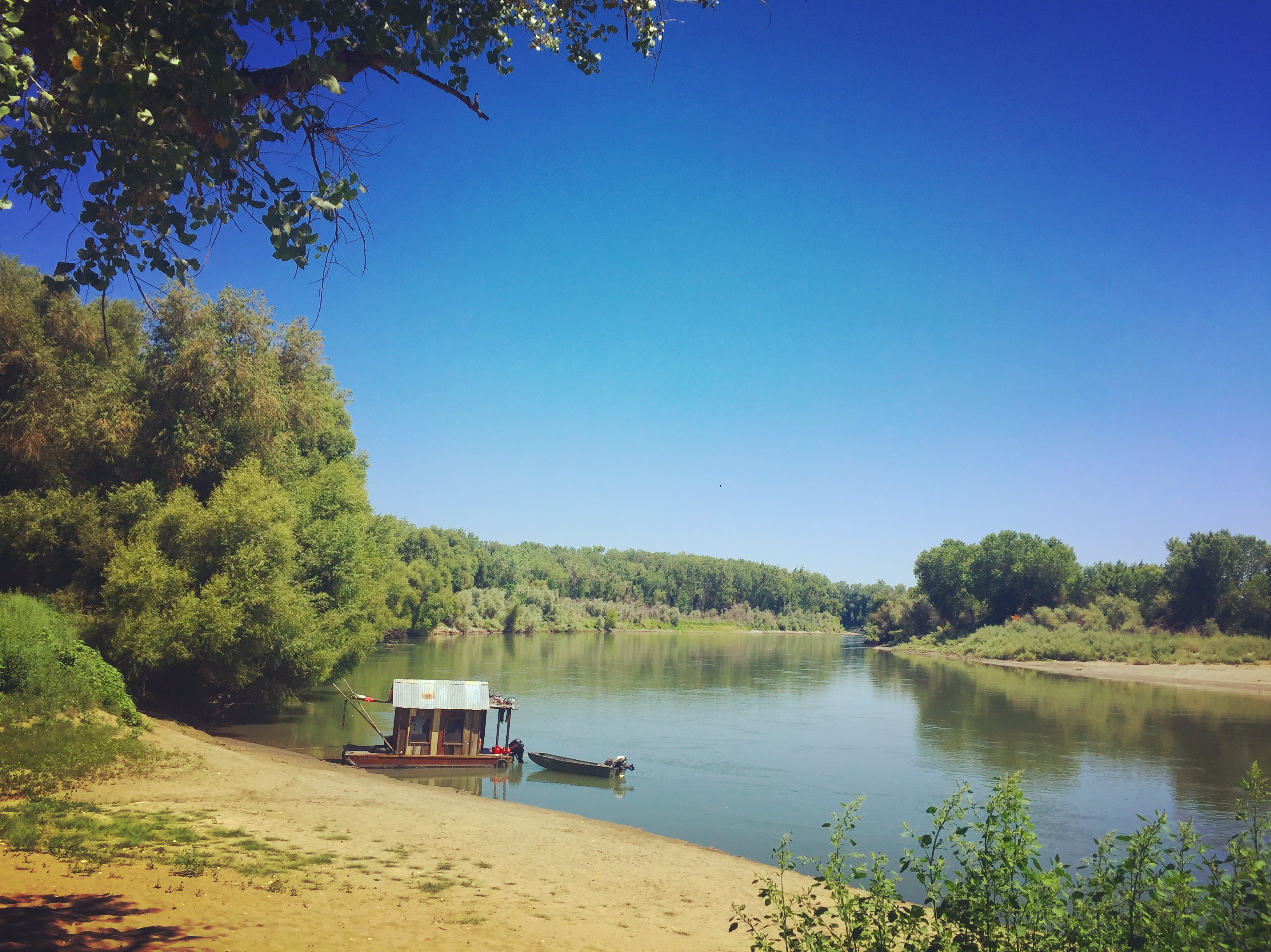 Shantyboat beached in beautiful historic Colusa