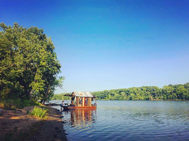 Shantyboat beached on the Hudson River