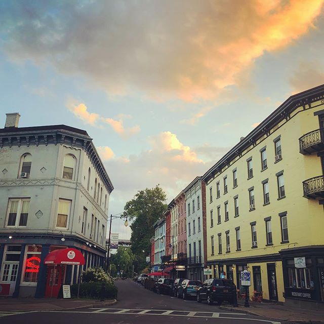 The western half of the historic Rondout district along Rondout Creek in Kingston. The entire largely black neighborhood east of Broadway was bulldozed as part of “urban renewal“ in the 1960s. #shantyboat #urbanrenewal #lostneighborhood #invisiblestories