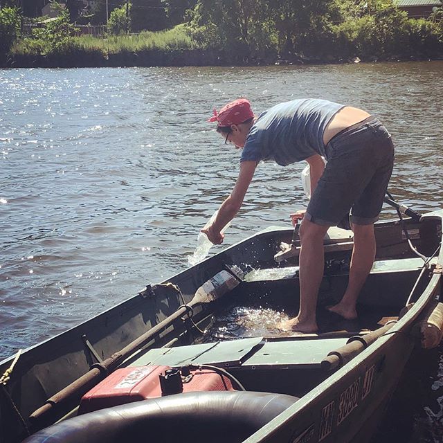 Boats work both ways, keeping water out AND keeping water in, particularly during northeast torrential summer rains #shantyboat #bailing