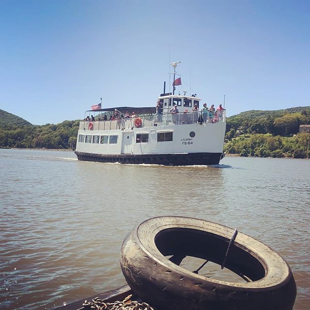 U.S.Army FB-814 gives tours out of West Point. Today they got a special tour feature. #shantyboat #tourboat #westpoint