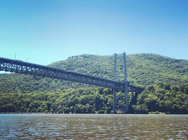 The Hudson river highlands are incredibly beautiful. Old rounded granite reminds me of the sierra Nevada mountains. #shantyboat