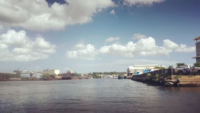 Passing tow Mister Jim on Newtown Creek