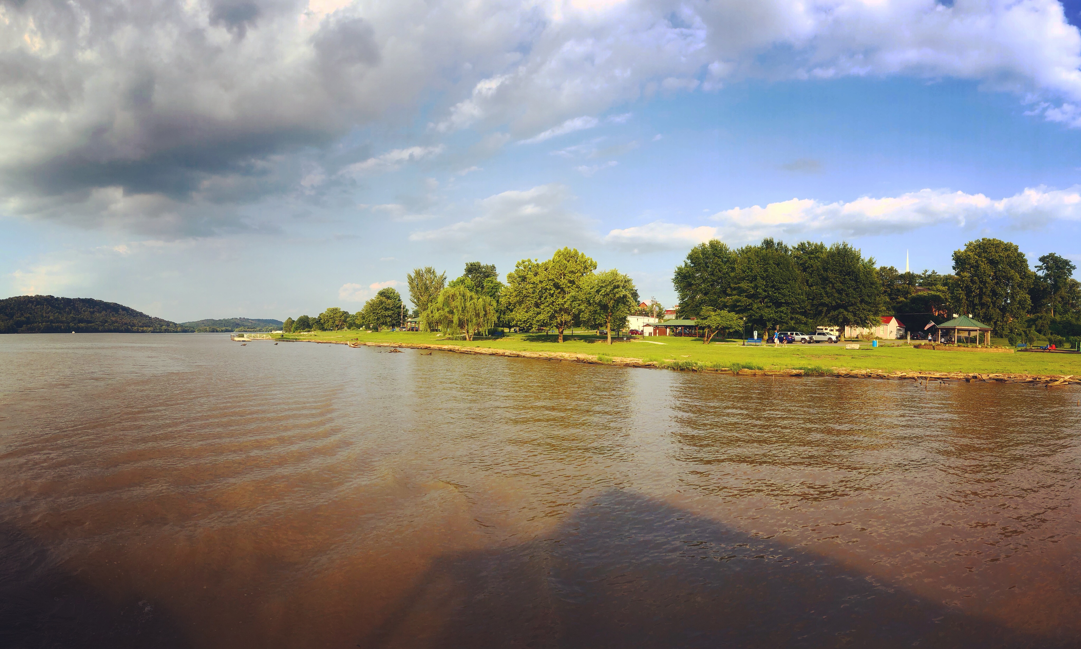 The green rolling lawns of Warsaw, Kentucky and an unexpected encounter