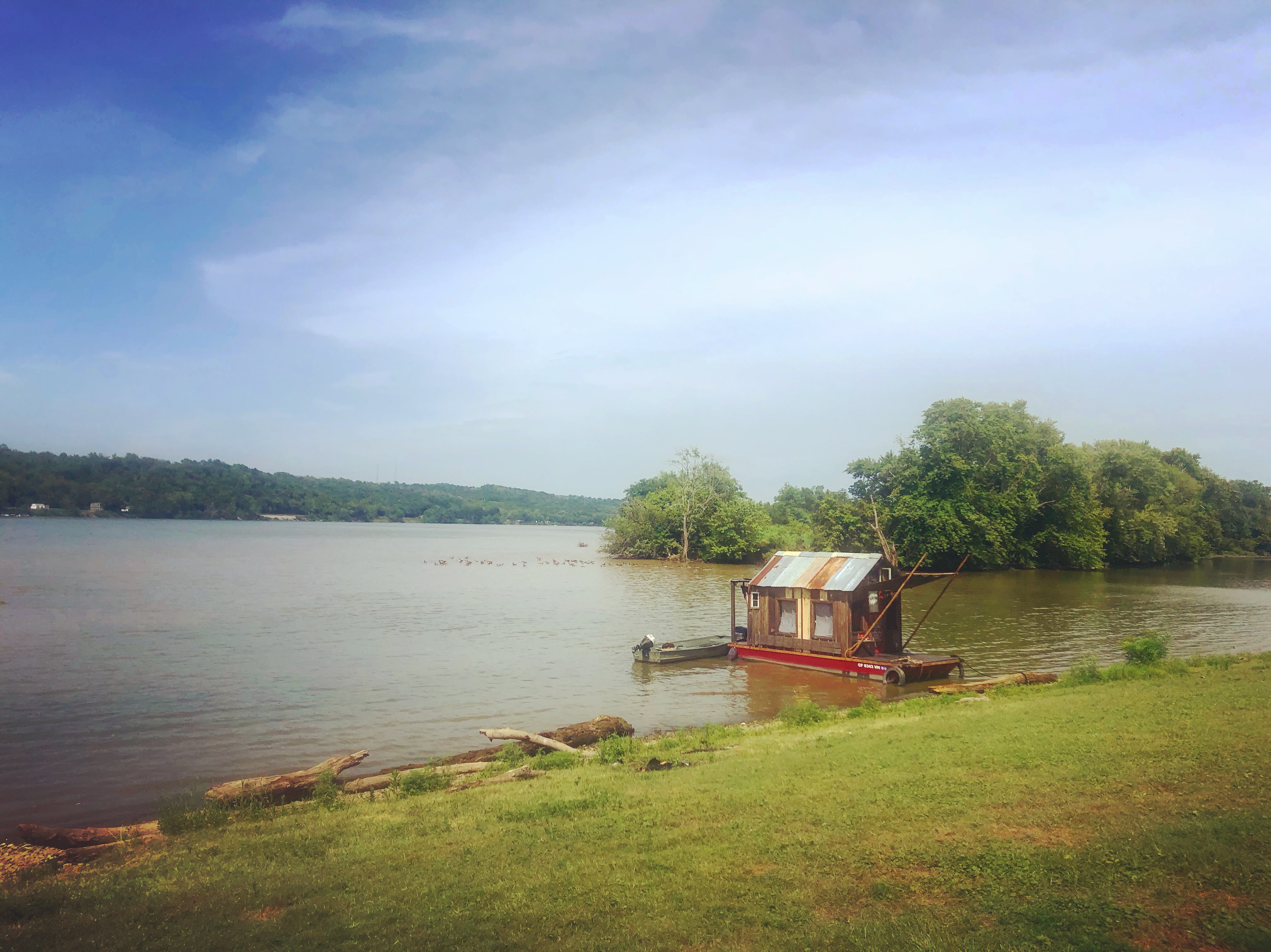 Shantyboat Dotty arrives in Augusta, Kentucky